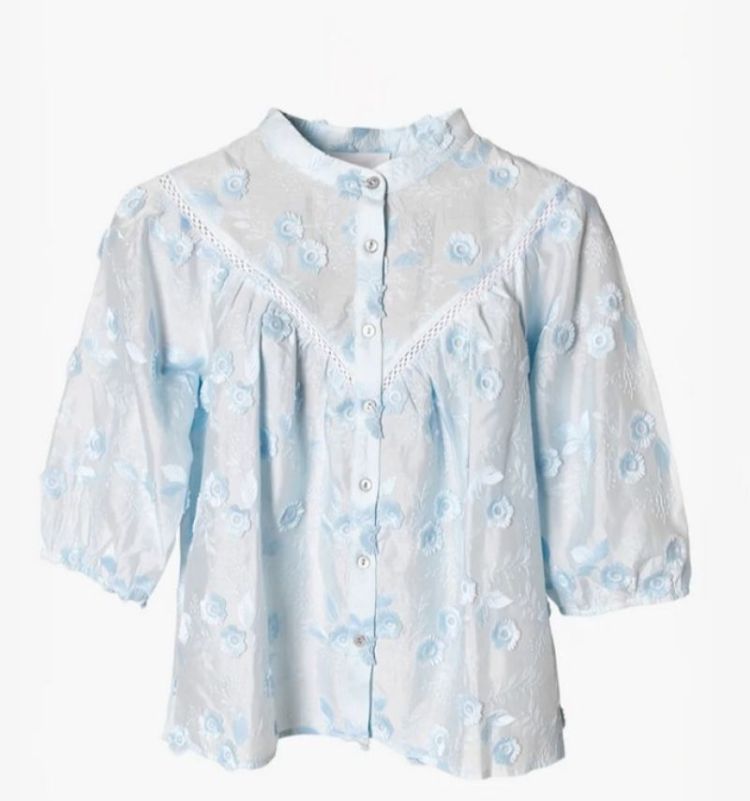  Light blue